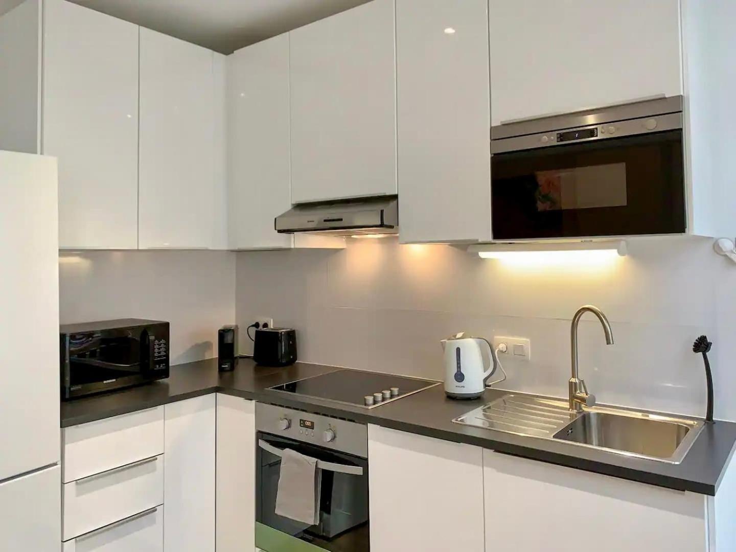 Self Check-in Flat - 4 People - Kitchen - Wifi Apartment Brüssel